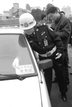 查67輛警車11輛吃罰單(圖)