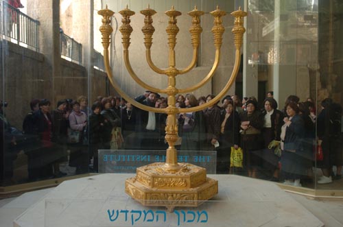 图文:以色列的标志之一-金灯台
