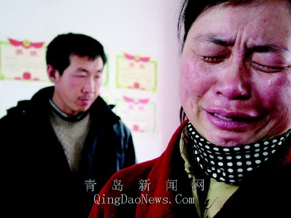 李经纬的母亲和李文强的父亲为儿子天天以泪洗面.