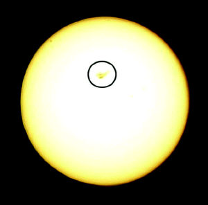 太阳长了颗美人痣 专家称其系太阳黑子群(图)