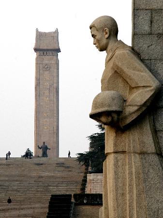 图文:南京雨花台烈士陵园对未成年人免费开放