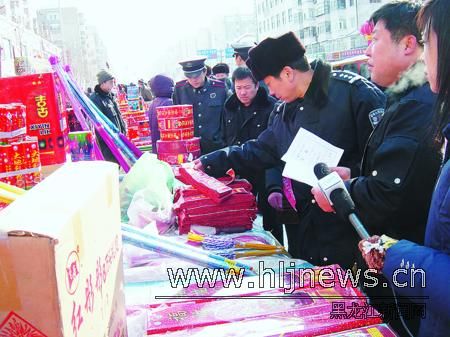 好炮坏炮混着卖烟花爆竹销售问题不少 (图)