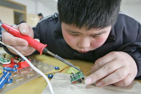 图文:第七届全国青少年电子制作锦标赛在杭州