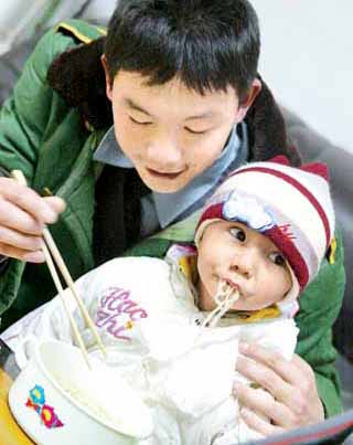 深圳外来人口急剧减少_深圳外来女工(2)