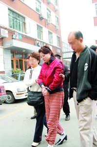 涉案毒贩悉数落网 摄影 西轩 大明 李强