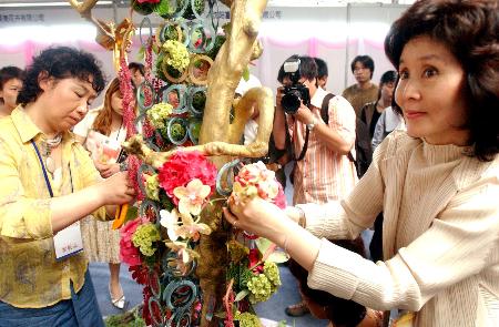 图文:首届中国杯插花花艺大赛在沈阳开幕