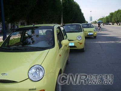 新疆:24辆2元微型出租车亮相察布查尔锡伯自治