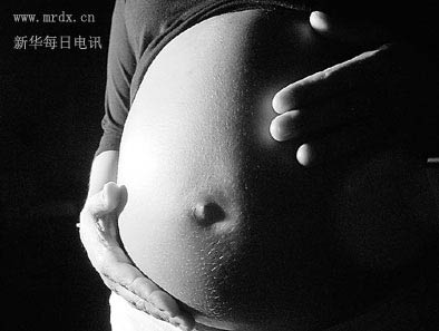 中国新富催生代孕机器女学生两次代人受孕(图)