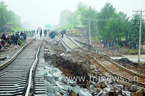 黑龙江部分河流发生洪水 部分公路铁路中断(图