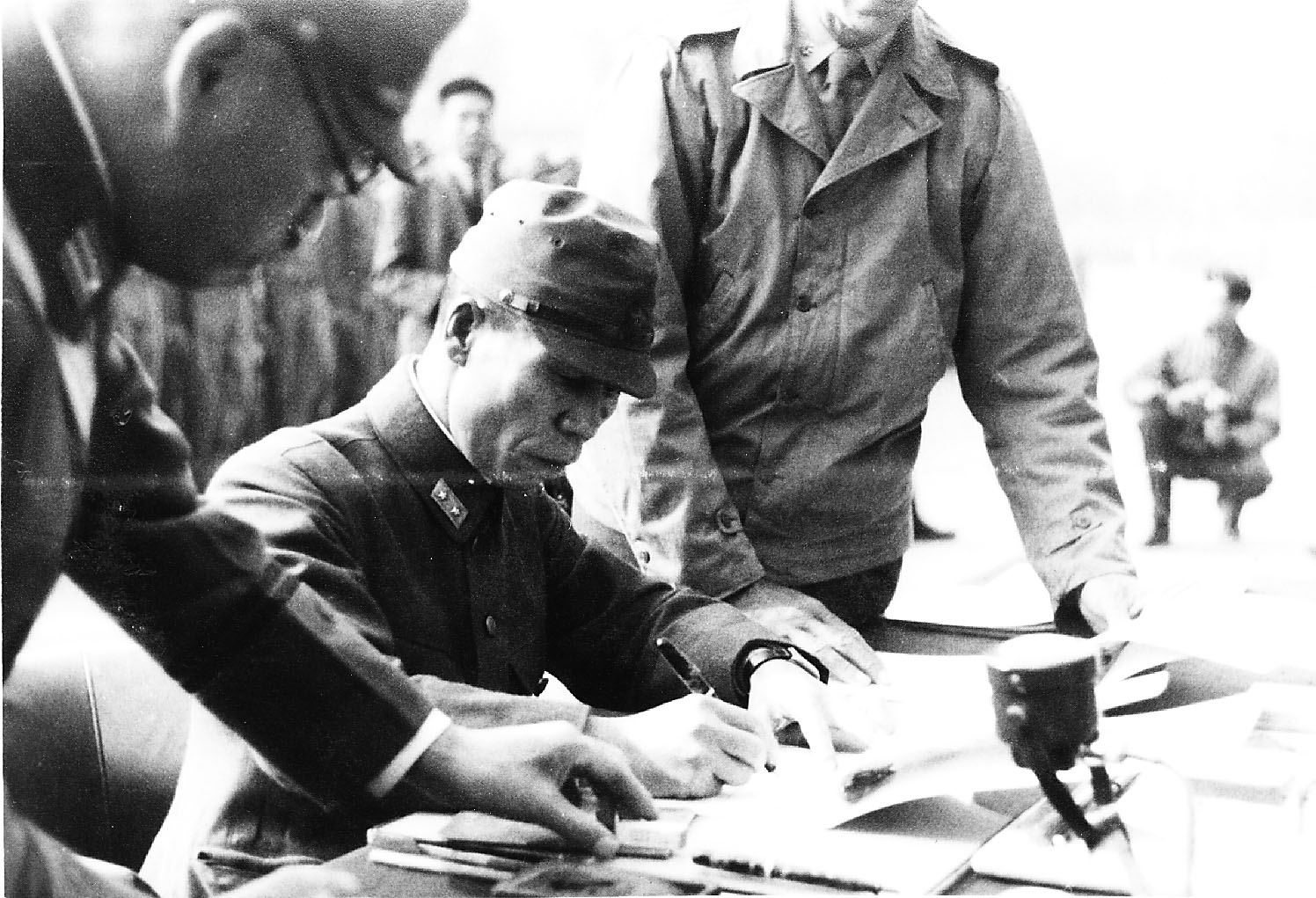 七十六年前，日本签署投降书 - 日本投降老照片 - 抗日战争纪念网