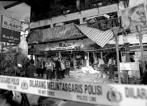 巴厘岛爆炸事件伤亡逾150人(组图)