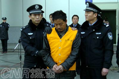 兰州铁路警方公开处理倒票违法犯罪人员[图文]