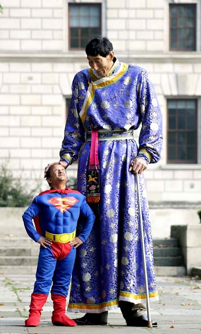 2.36米内蒙古男子成为世界最高人 创吉尼斯纪