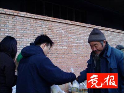 韩国留学生一年花费数万元为乞讨者送早餐(图