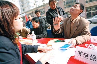 劳动就业政策咨询周拉开帷幕(图)