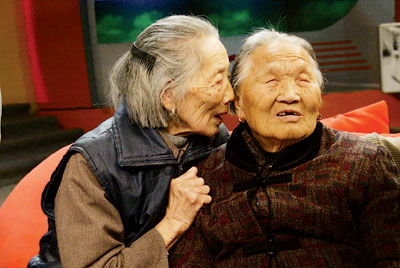 姐姐为自由恋爱奔往他乡70年后姐妹相逢(图)
