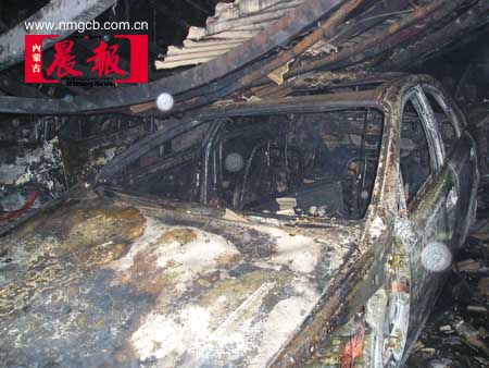 汽修厂深夜起火四辆轿车和摩托车被烧毁(图)