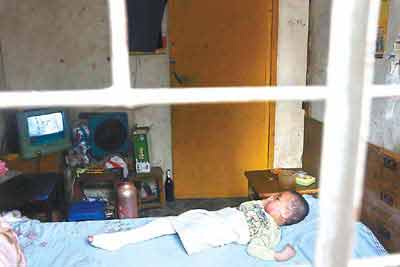 4岁男童生殖器被烧坏困扰贫困家庭(图)