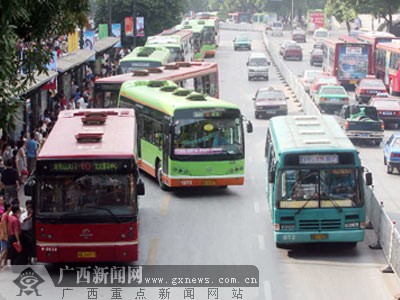 朝阳路公交车太多+南宁将优化和调整途经公交线路