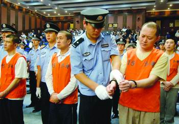 北京首例黑社会性质组织案宣判 34人获刑(图)