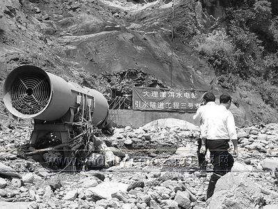 单点暴雨引发山洪 漾濞平坡深夜遭袭 泥石流卷走在建电站6农民工