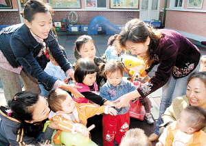 和平四幼抓好未入园学龄前儿童教育(图)