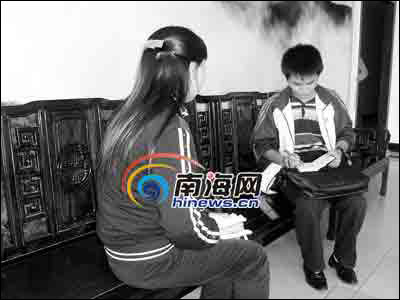 礼物外出朋友强奸情趣被请妻子遭到访(图)老公丈夫的买宾馆图片