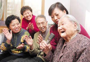 109岁老人爱唱歌(图)