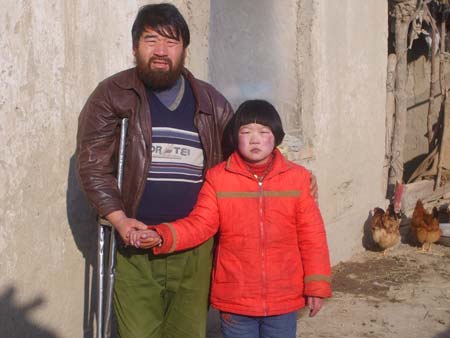 残疾父亲绝望的眼泪：拿什么拯救我可怜的女儿