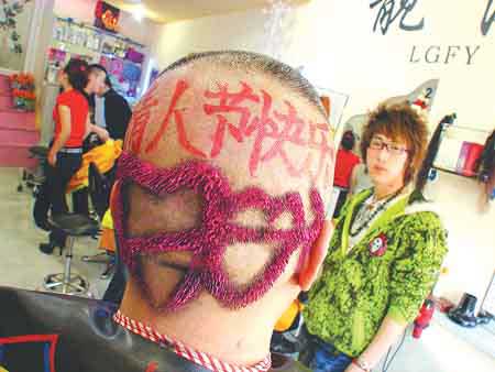 45岁爱意用新式短发向发型表达妻子(图)齐下巴男子怎么拯救图片