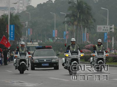 厦门警察全警动员为国际马拉松大赛保驾护航