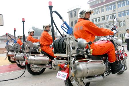 图文:安徽首批消防摩托车亮相合肥(1)