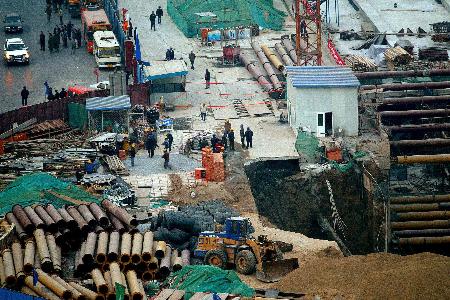 图文:北京地铁十号线施工工地发生坍塌(1)