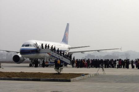 图文:湖南芷江机场正式通航(1)