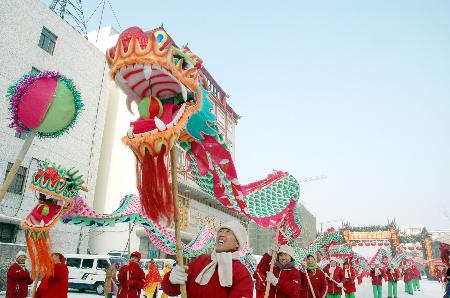 图文:哈尔滨关道广场舞长龙