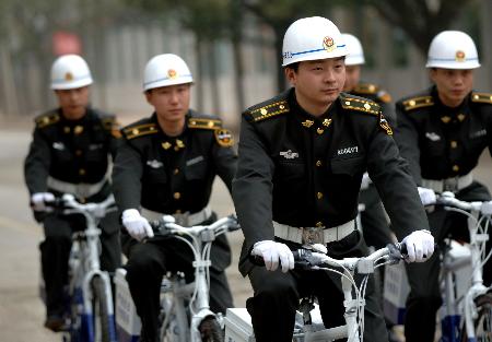 图文:长沙有支自行车城管队(3)
