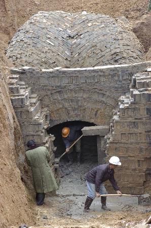 图文:南京开始对六朝古墓进行发掘清理(2)