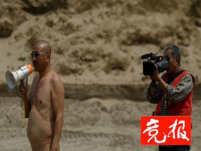 艺术家北京郊外过裸体日当地农民大声叫骂(图)