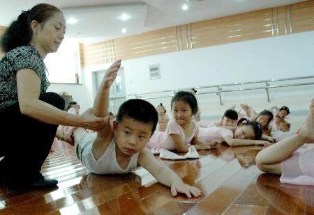 图文:小王子暑期学芭蕾(1)