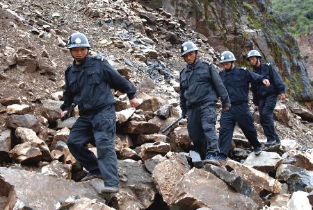 资源整合:"锡都"个旧矿山由乱到治       8月10日,云南锡业集团