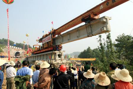 图文(1)铜九铁路池州段开始铺架