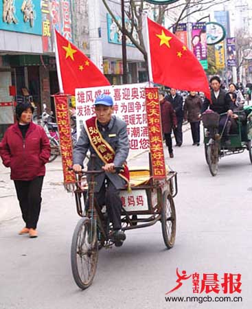残疾青年志愿者行三万里路宣传环保(组图)