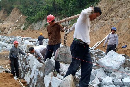 图文:秭归县156米水位线上库岸治理掀起高潮(