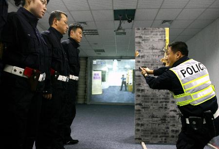 图文:上海公安民警大练兵(2)