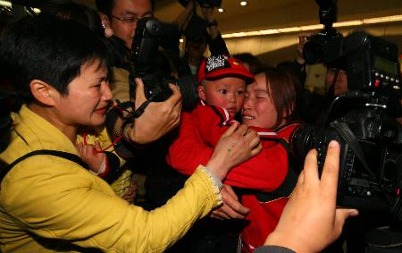 图文:南京失踪儿童回到亲人怀抱(1)