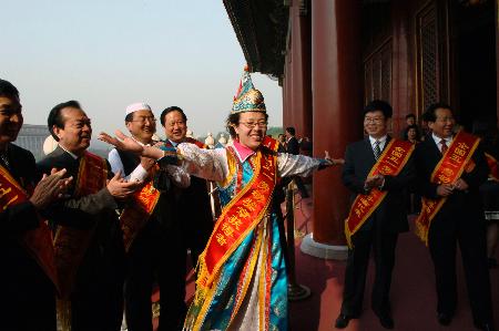 图文：劳模喜登天安门城楼