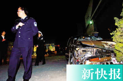 广东特种牌照轿车司机撞死4人弃车逃跑(组图)