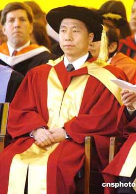 杨利伟获香港中文大学荣誉理学博士学位(组图