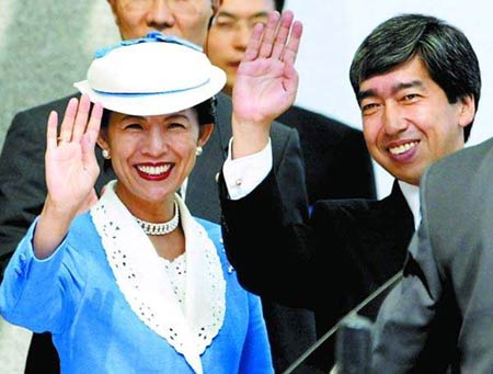 高圆宫亲王和久子王妃是二战后首位踏上韩国领土的