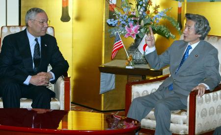 图文：美国务卿鲍威尔访问日本